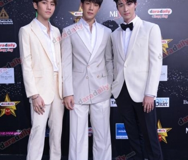 เหล่าดาราตบเท้าเดิน Black carpet งานประกาศรางวัล VibeWire Awards ครั้งที่ 8