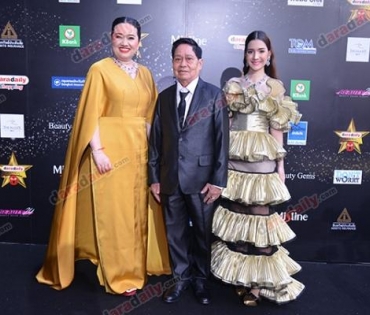 เหล่าดาราตบเท้าเดิน Black carpet งานประกาศรางวัล VibeWire Awards ครั้งที่ 8