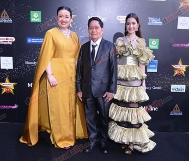 เหล่าดาราตบเท้าเดิน Black carpet งานประกาศรางวัล VibeWire Awards ครั้งที่ 8