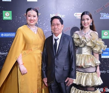 เหล่าดาราตบเท้าเดิน Black carpet งานประกาศรางวัล VibeWire Awards ครั้งที่ 8