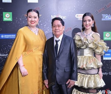 เหล่าดาราตบเท้าเดิน Black carpet งานประกาศรางวัล VibeWire Awards ครั้งที่ 8