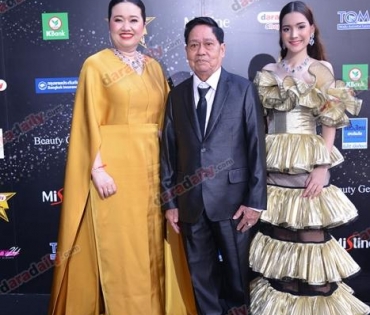 เหล่าดาราตบเท้าเดิน Black carpet งานประกาศรางวัล VibeWire Awards ครั้งที่ 8