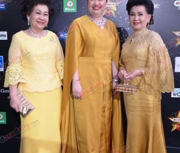 เหล่าดาราตบเท้าเดิน Black carpet งานประกาศรางวัล VibeWire Awards ครั้งที่ 8