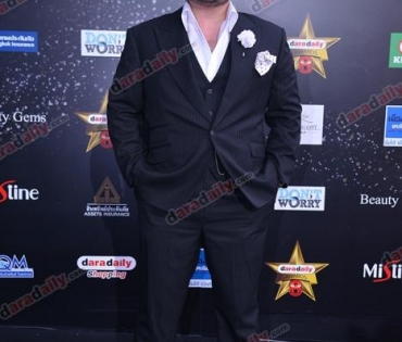 เหล่าดาราตบเท้าเดิน Black carpet งานประกาศรางวัล VibeWire Awards ครั้งที่ 8