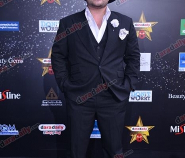 เหล่าดาราตบเท้าเดิน Black carpet งานประกาศรางวัล VibeWire Awards ครั้งที่ 8