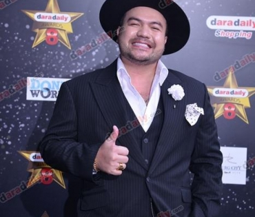 เหล่าดาราตบเท้าเดิน Black carpet งานประกาศรางวัล VibeWire Awards ครั้งที่ 8