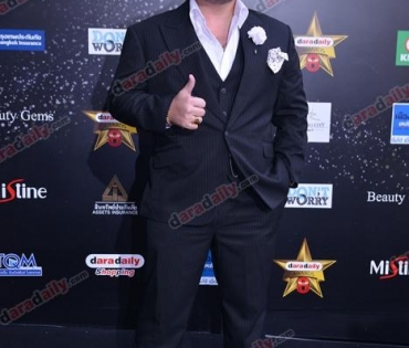 เหล่าดาราตบเท้าเดิน Black carpet งานประกาศรางวัล VibeWire Awards ครั้งที่ 8