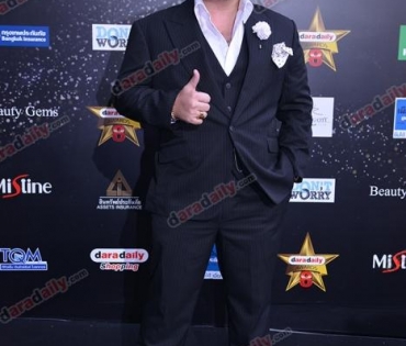 เหล่าดาราตบเท้าเดิน Black carpet งานประกาศรางวัล VibeWire Awards ครั้งที่ 8