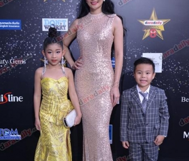 เหล่าดาราตบเท้าเดิน Black carpet งานประกาศรางวัล VibeWire Awards ครั้งที่ 8