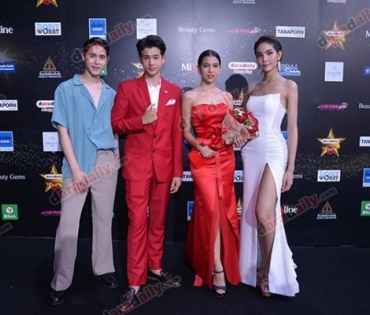 เหล่าดาราตบเท้าเดิน Black carpet งานประกาศรางวัล VibeWire Awards ครั้งที่ 8