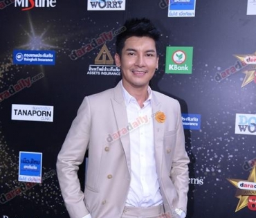 เหล่าดาราตบเท้าเดิน Black carpet งานประกาศรางวัล VibeWire Awards ครั้งที่ 8