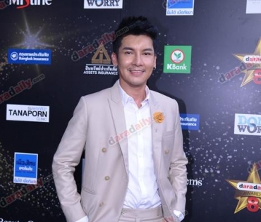 เหล่าดาราตบเท้าเดิน Black carpet งานประกาศรางวัล VibeWire Awards ครั้งที่ 8