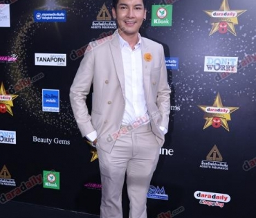 เหล่าดาราตบเท้าเดิน Black carpet งานประกาศรางวัล VibeWire Awards ครั้งที่ 8