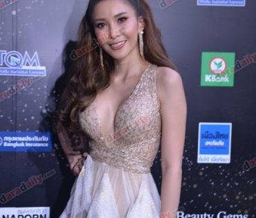 เหล่าดาราตบเท้าเดิน Black carpet งานประกาศรางวัล VibeWire Awards ครั้งที่ 8