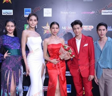 เหล่าดาราตบเท้าเดิน Black carpet งานประกาศรางวัล VibeWire Awards ครั้งที่ 8