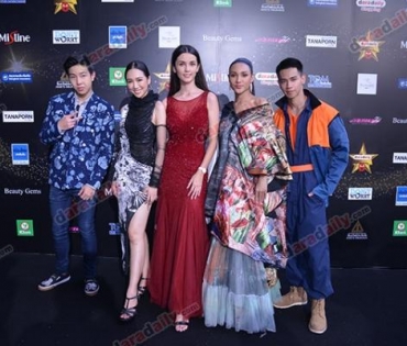 เหล่าดาราตบเท้าเดิน Black carpet งานประกาศรางวัล VibeWire Awards ครั้งที่ 8