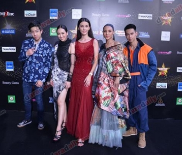 เหล่าดาราตบเท้าเดิน Black carpet งานประกาศรางวัล VibeWire Awards ครั้งที่ 8