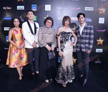 เหล่าดาราตบเท้าเดิน Black carpet งานประกาศรางวัล VibeWire Awards ครั้งที่ 8