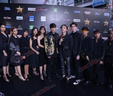 เหล่าดาราตบเท้าเดิน Black carpet งานประกาศรางวัล VibeWire Awards ครั้งที่ 8