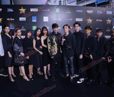 เหล่าดาราตบเท้าเดิน Black carpet งานประกาศรางวัล VibeWire Awards ครั้งที่ 8