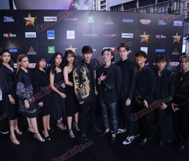 เหล่าดาราตบเท้าเดิน Black carpet งานประกาศรางวัล VibeWire Awards ครั้งที่ 8