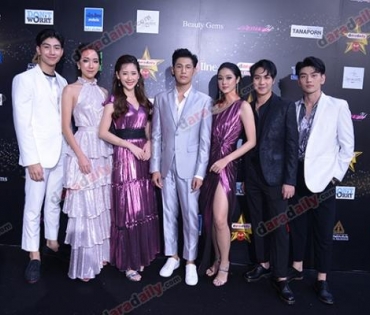 เหล่าดาราตบเท้าเดิน Black carpet งานประกาศรางวัล VibeWire Awards ครั้งที่ 8