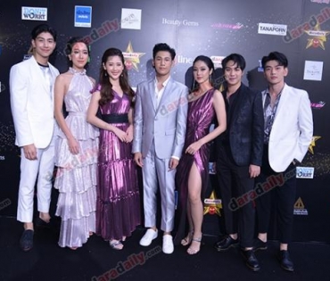 เหล่าดาราตบเท้าเดิน Black carpet งานประกาศรางวัล VibeWire Awards ครั้งที่ 8