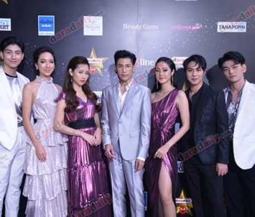 เหล่าดาราตบเท้าเดิน Black carpet งานประกาศรางวัล VibeWire Awards ครั้งที่ 8