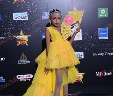 เหล่าดาราตบเท้าเดิน Black carpet งานประกาศรางวัล VibeWire Awards ครั้งที่ 8