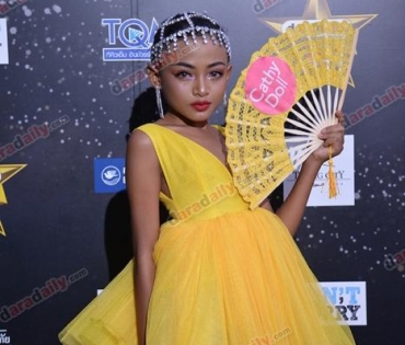 เหล่าดาราตบเท้าเดิน Black carpet งานประกาศรางวัล VibeWire Awards ครั้งที่ 8
