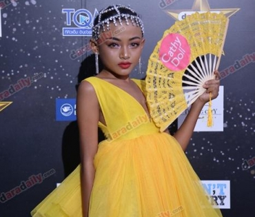 เหล่าดาราตบเท้าเดิน Black carpet งานประกาศรางวัล VibeWire Awards ครั้งที่ 8