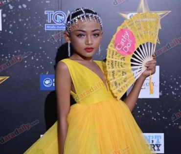 เหล่าดาราตบเท้าเดิน Black carpet งานประกาศรางวัล VibeWire Awards ครั้งที่ 8