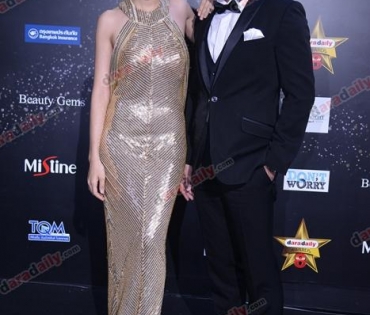 เหล่าดาราตบเท้าเดิน Black carpet งานประกาศรางวัล VibeWire Awards ครั้งที่ 8