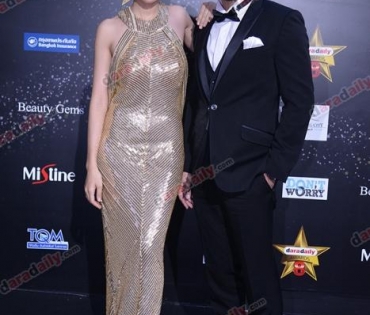 เหล่าดาราตบเท้าเดิน Black carpet งานประกาศรางวัล VibeWire Awards ครั้งที่ 8