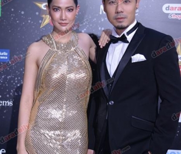 เหล่าดาราตบเท้าเดิน Black carpet งานประกาศรางวัล VibeWire Awards ครั้งที่ 8