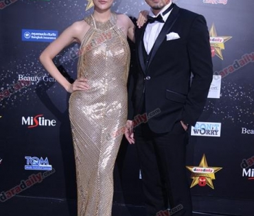 เหล่าดาราตบเท้าเดิน Black carpet งานประกาศรางวัล VibeWire Awards ครั้งที่ 8