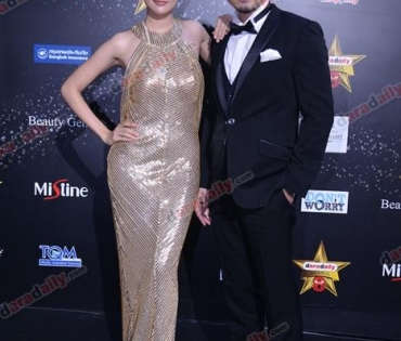 เหล่าดาราตบเท้าเดิน Black carpet งานประกาศรางวัล VibeWire Awards ครั้งที่ 8