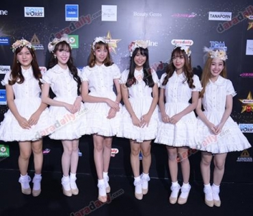 เหล่าดาราตบเท้าเดิน Black carpet งานประกาศรางวัล VibeWire Awards ครั้งที่ 8