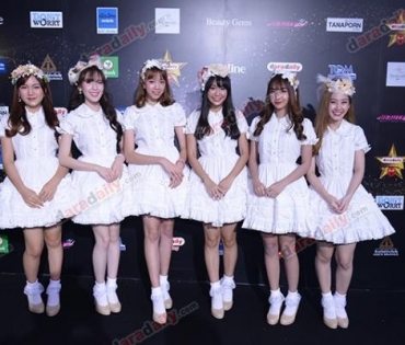 เหล่าดาราตบเท้าเดิน Black carpet งานประกาศรางวัล VibeWire Awards ครั้งที่ 8
