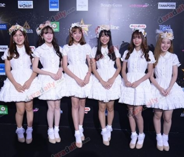 เหล่าดาราตบเท้าเดิน Black carpet งานประกาศรางวัล VibeWire Awards ครั้งที่ 8