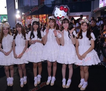 เหล่าดาราตบเท้าเดิน Black carpet งานประกาศรางวัล VibeWire Awards ครั้งที่ 8