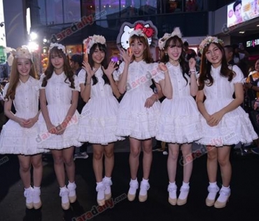 เหล่าดาราตบเท้าเดิน Black carpet งานประกาศรางวัล VibeWire Awards ครั้งที่ 8