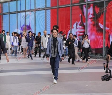 เหล่าดาราตบเท้าเดิน Black carpet งานประกาศรางวัล VibeWire Awards ครั้งที่ 8