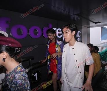 เหล่าดาราตบเท้าเดิน Black carpet งานประกาศรางวัล VibeWire Awards ครั้งที่ 8