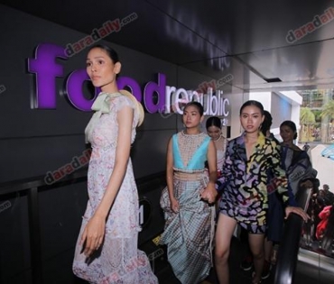 เหล่าดาราตบเท้าเดิน Black carpet งานประกาศรางวัล VibeWire Awards ครั้งที่ 8