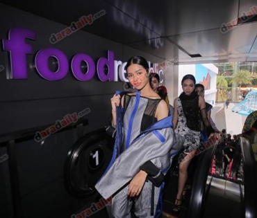 เหล่าดาราตบเท้าเดิน Black carpet งานประกาศรางวัล VibeWire Awards ครั้งที่ 8