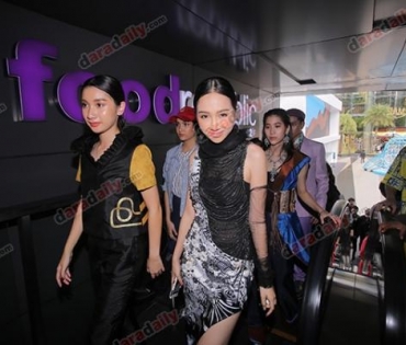 เหล่าดาราตบเท้าเดิน Black carpet งานประกาศรางวัล VibeWire Awards ครั้งที่ 8