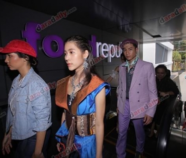 เหล่าดาราตบเท้าเดิน Black carpet งานประกาศรางวัล VibeWire Awards ครั้งที่ 8