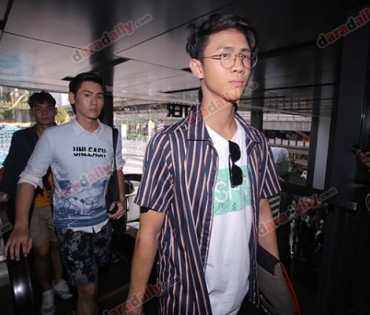 เหล่าดาราตบเท้าเดิน Black carpet งานประกาศรางวัล VibeWire Awards ครั้งที่ 8