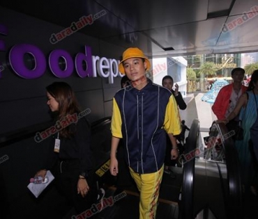 เหล่าดาราตบเท้าเดิน Black carpet งานประกาศรางวัล VibeWire Awards ครั้งที่ 8